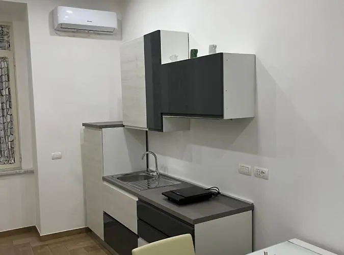 Airport Security 161 * Neapol