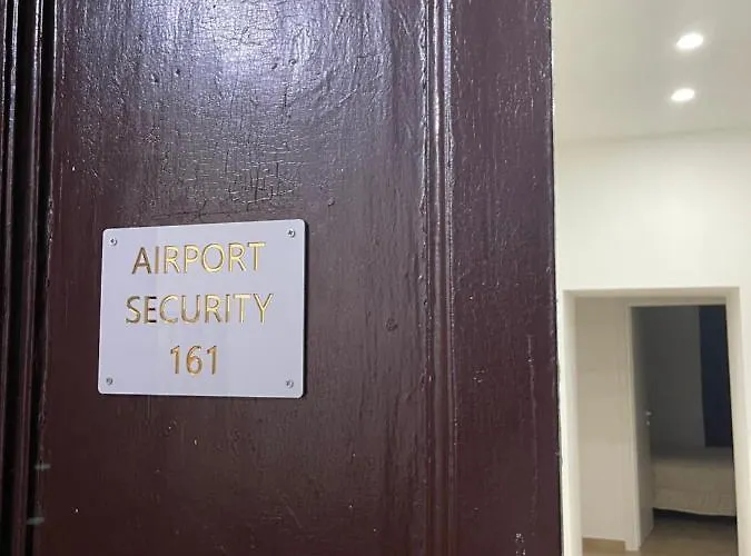 Airport Security 161 * Νάπολη